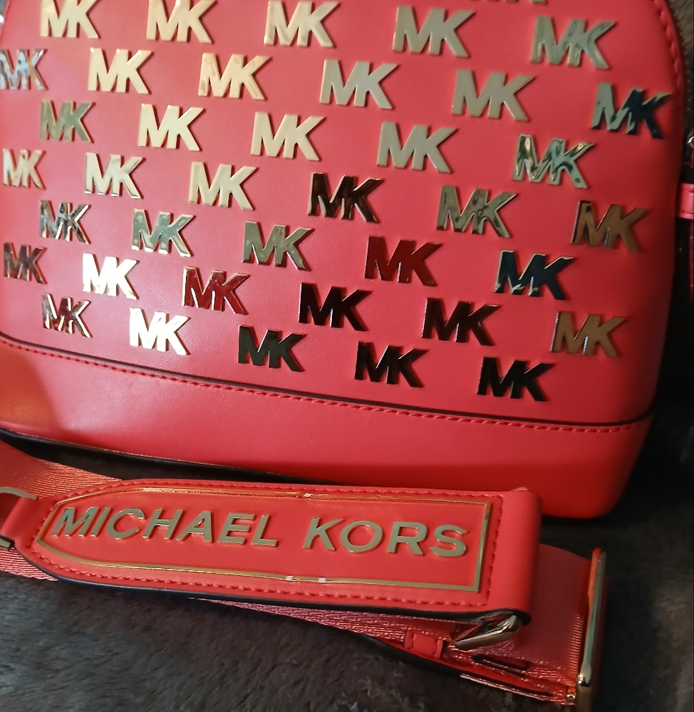 Fabulous Michael Kors Coral Crossbody - Picture 3 of 5